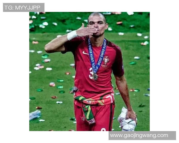 从稚嫩少年到绿茵传奇 足球巨星的成长之路与小时候的模样