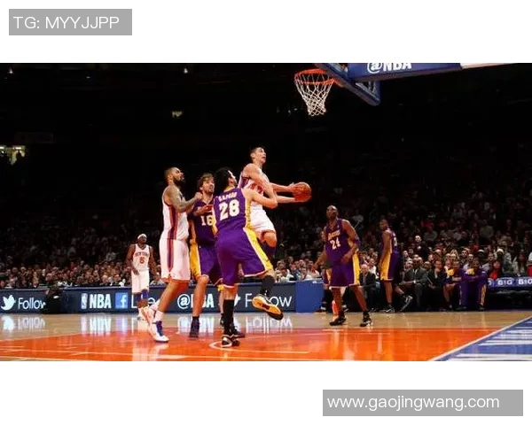 林书豪防守纳什展开激烈对决 NBA球星跨界足球竞技精彩纷呈