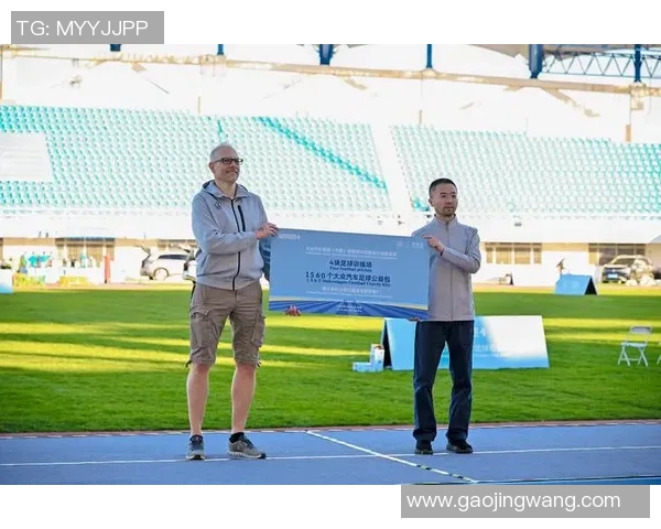 足球明星亲赠球衣传递温暖与感动 启动公益活动助力青少年成长