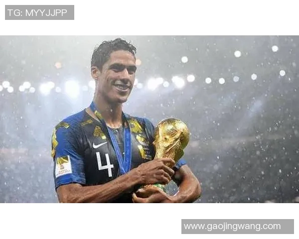 足球明星背后的男人：揭秘那些默默付出的足球球星父亲故事